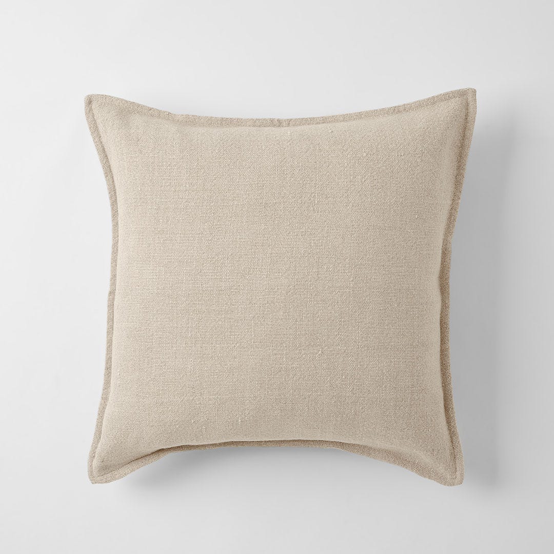 https://s3-ap-southeast-2.amazonaws.com/fusionfactory.commerceconnect.bbnt.production/pim_media/000/143/893/M_F_W22_Sorano-Linen-Blend-Cushion-Natural-21912602.jpg?1673228000