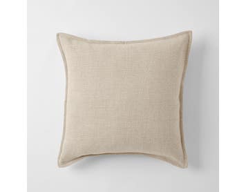 https://s3-ap-southeast-2.amazonaws.com/fusionfactory.commerceconnect.bbnt.production/pim_media/000/143/893/M_F_W22_Sorano-Linen-Blend-Cushion-Natural-21912602.jpg?1673228000