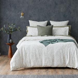 https://s3-ap-southeast-2.amazonaws.com/fusionfactory.commerceconnect.bbnt.production/pim_media/000/155/482/M_F_W24_Bedlinen_BOP_Ainsley_QQC_SI.jpg?1698879922
