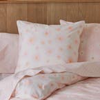https://s3-ap-southeast-2.amazonaws.com/fusionfactory.commerceconnect.bbnt.production/pim_media/000/157/638/M_F_W24_Bedlinen_BOP_Marguerite-Blush_QQC_Euro_SI.jpg?1703045911