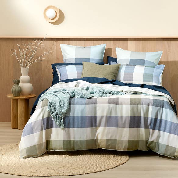 https://s3-ap-southeast-2.amazonaws.com/fusionfactory.commerceconnect.bbnt.production/pim_media/000/156/720/M_F_W24_Bedlinen_BOP_Mietta_QQC_SI.jpg?1701817025