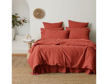 https://s3-ap-southeast-2.amazonaws.com/fusionfactory.commerceconnect.bbnt.production/pim_media/000/093/327/M_F_W24_Bedlinen_BOP_Olsen_Paprika_QQC_SI.jpg?1704172614