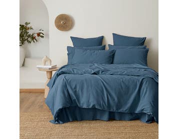 https://s3-ap-southeast-2.amazonaws.com/fusionfactory.commerceconnect.bbnt.production/pim_media/000/157/951/M_F_W24_Bedlinen_BOP_Olsen_Slate-Blue_QQC_SI.jpg?1704241028