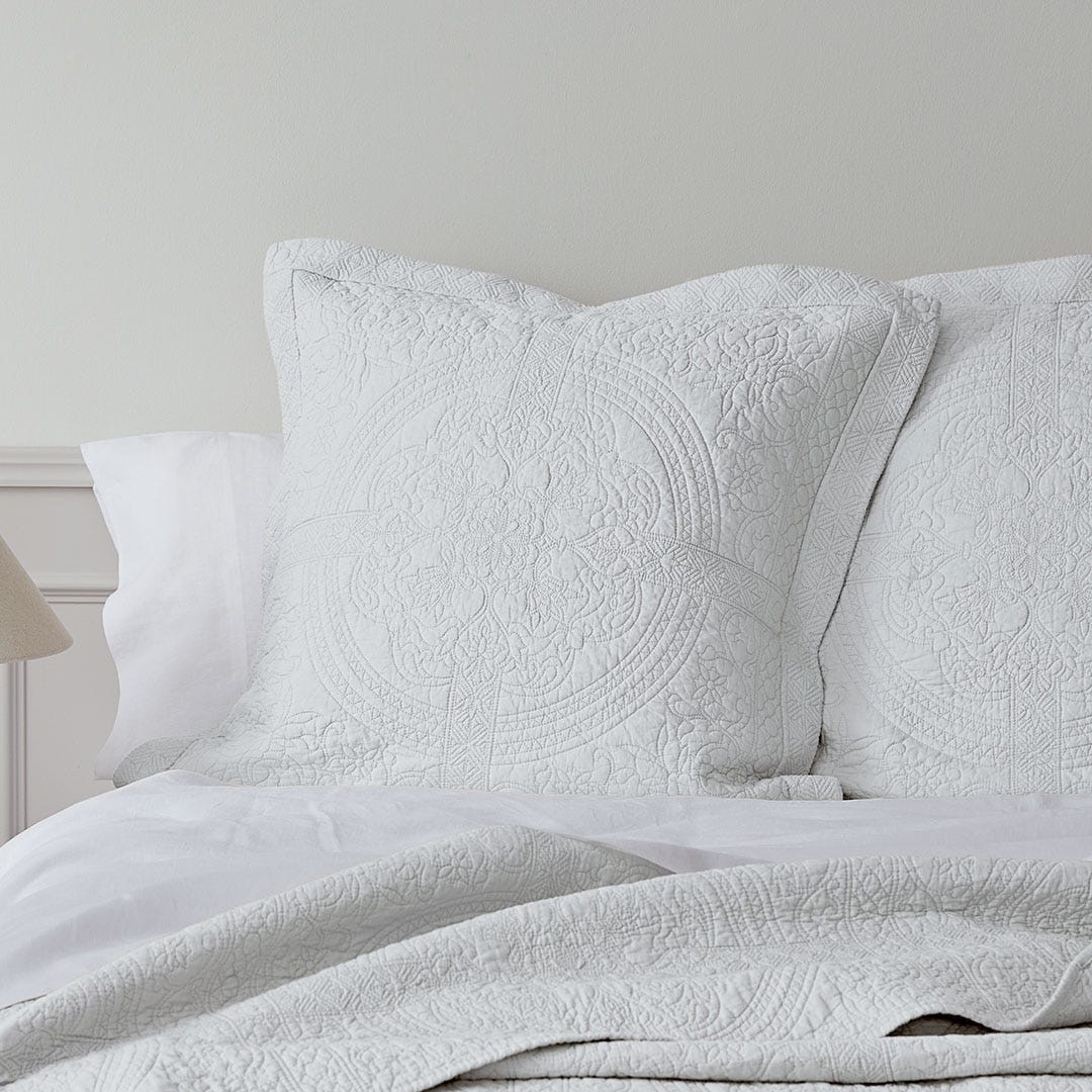 https://s3-ap-southeast-2.amazonaws.com/fusionfactory.commerceconnect.bbnt.production/pim_media/000/157/144/M_F_W24_Bedspread_Artemida_BOP-White_Euro_SI.jpg?1702356680