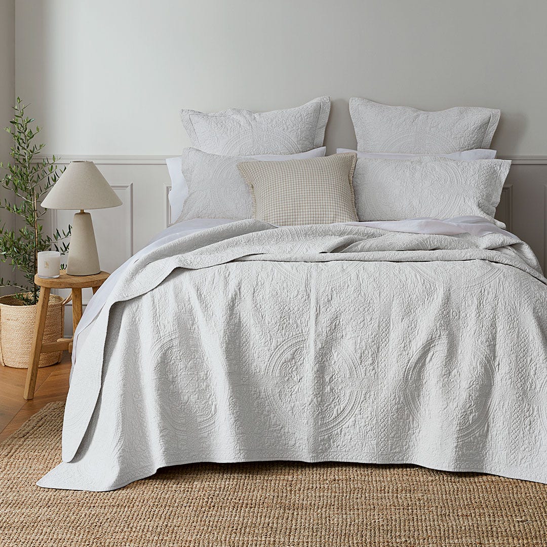 https://s3-ap-southeast-2.amazonaws.com/fusionfactory.commerceconnect.bbnt.production/pim_media/000/157/139/M_F_W24_Bedspread_Artemida_BOP-White_Marketing_SI.jpg?1702356635