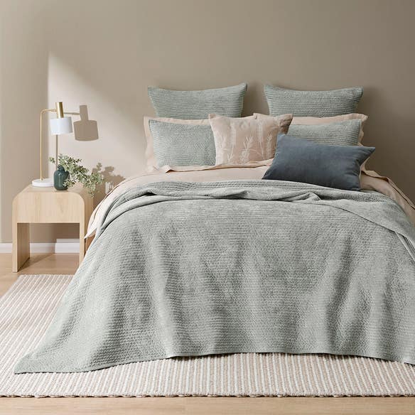 https://s3-ap-southeast-2.amazonaws.com/fusionfactory.commerceconnect.bbnt.production/pim_media/000/179/689/M_F_W25_Bedlinen_BOP_Blake_Coverlet_Sage_SI.jpg?1733457648