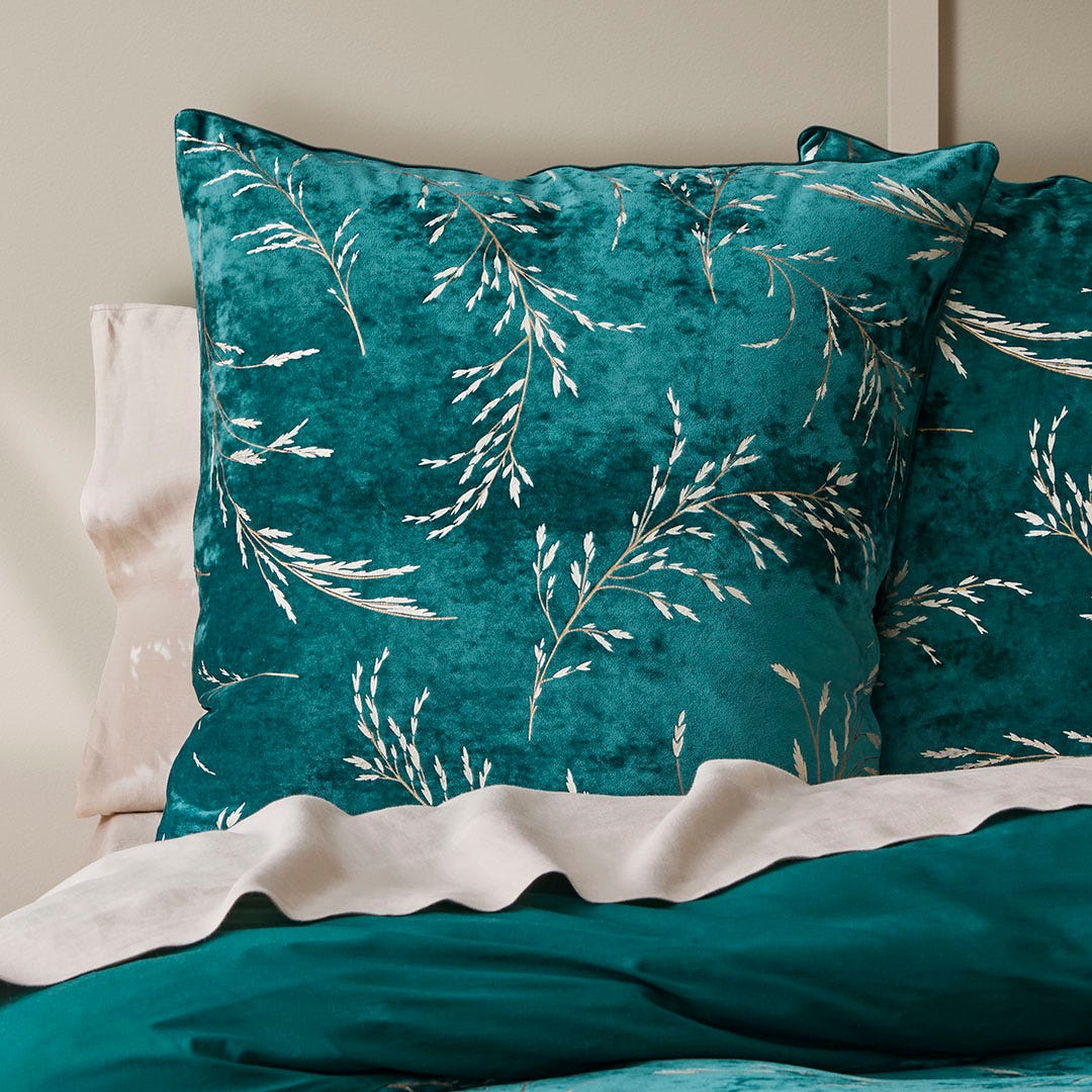 https://s3-ap-southeast-2.amazonaws.com/fusionfactory.commerceconnect.bbnt.production/pim_media/000/178/034/M_F_W25_Bedlinen_BOP_Daylesford_QQC_Euro_SI.jpg?1732253152