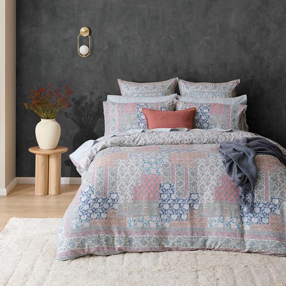 https://s3-ap-southeast-2.amazonaws.com/fusionfactory.commerceconnect.bbnt.production/pim_media/000/179/814/M_F_W25_Bedlinen_BOP_Serafina_QQC_SI.jpg?1733461032
