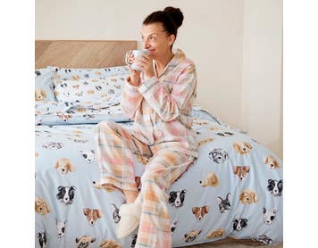 https://s3-ap-southeast-2.amazonaws.com/fusionfactory.commerceconnect.bbnt.production/pim_media/000/190/320/M_F_W25_Studio_LS_Flannelette_Shot_45_Mara_PJs_073_SI.jpg?1740965065