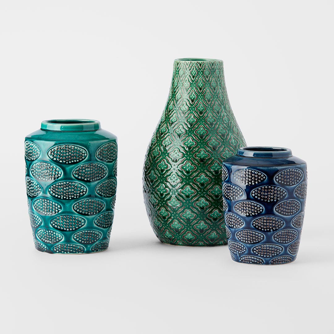 https://s3-ap-southeast-2.amazonaws.com/fusionfactory.commerceconnect.bbnt.production/pim_media/000/185/537/M_F_Zinnia-Ceramic-Vase_Turquoise_26122_R_SI.jpg?1735526290
