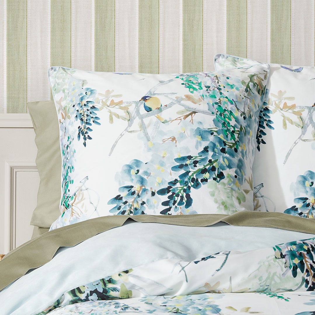 https://s3-ap-southeast-2.amazonaws.com/fusionfactory.commerceconnect.bbnt.production/pim_media/000/164/778/Sanderson_W24_Bedlinen_Wisteria_Falls_BOP_QQC_Euro_SI.jpg?1718863519